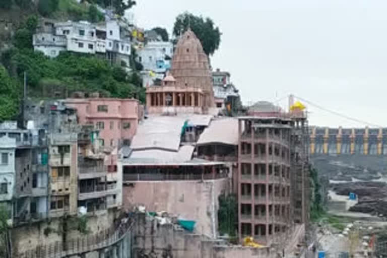 Corona guideline is not being followed in Omkareshwar temple