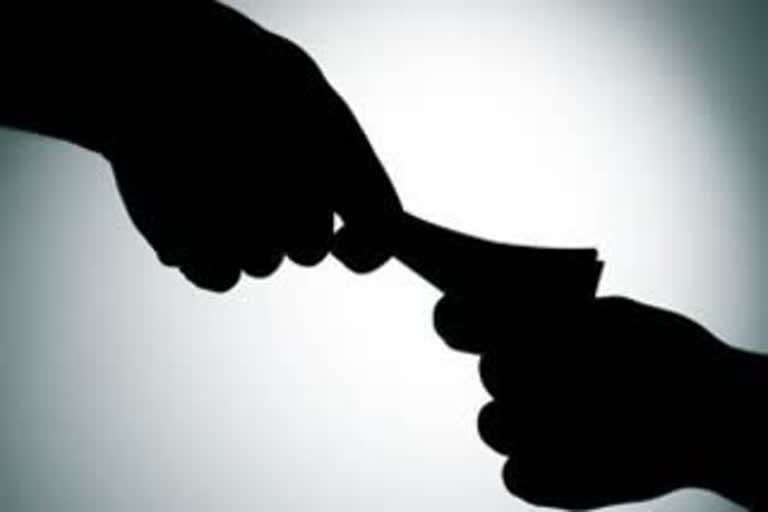 forest officer arrested while taking bribe of 40 thousand rupees sangamer