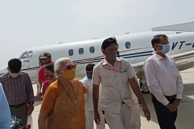 UP और MP की Governor विशेष विमान से पहुंची दतिया