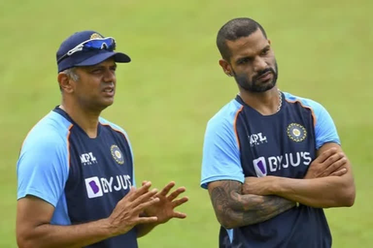 ind-vs-sl-rahul-dravid-gives-lessons-to-young-players-indian-team-practices-for-victory-over-sri-lanka-bcci-shares-video