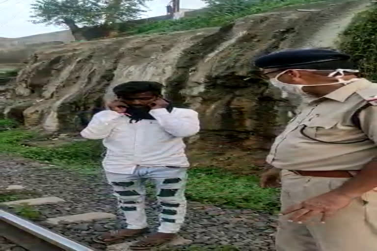 police arrested the accused who tried to derail the train in bhopal