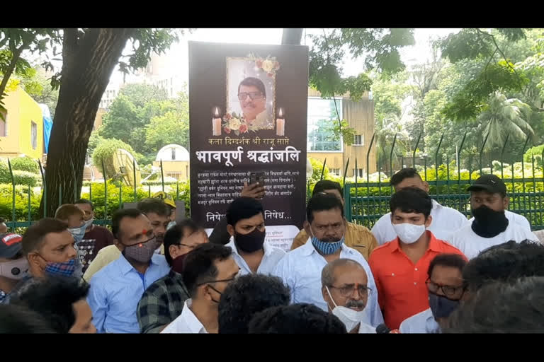 people from marathi film industry  paid homage to art director Raju Sapte by lighting candles near Film City