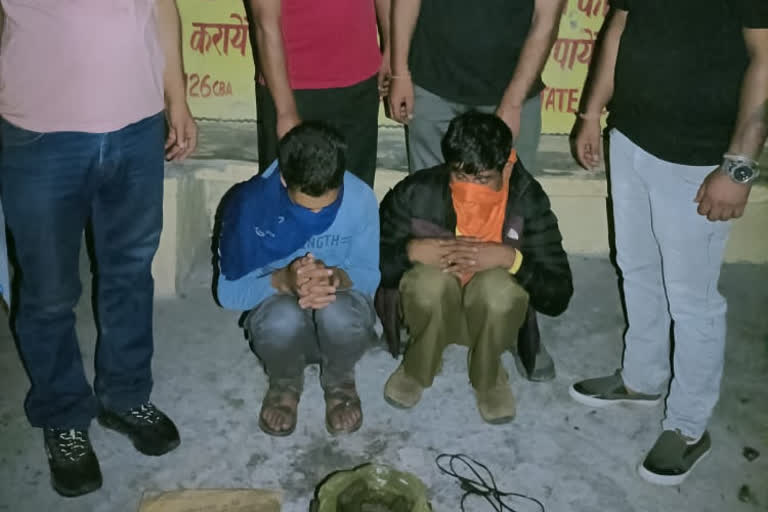 Two youths arrested with a consignment of charas in Chamba, चंबा में चरस की खेप के साथ दो युवक गिरफ्तार