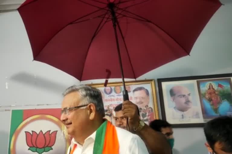 roof of Raman Singh house started leaking