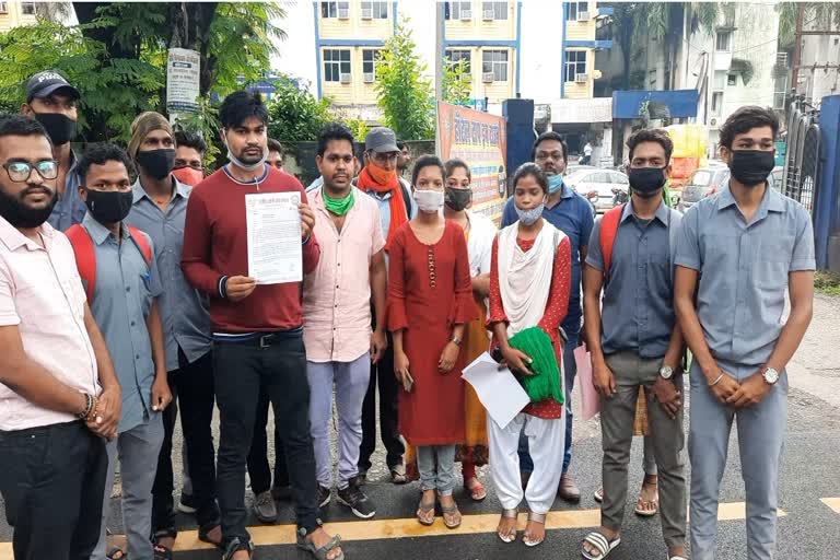 Students protest against ITI offline examination in korba