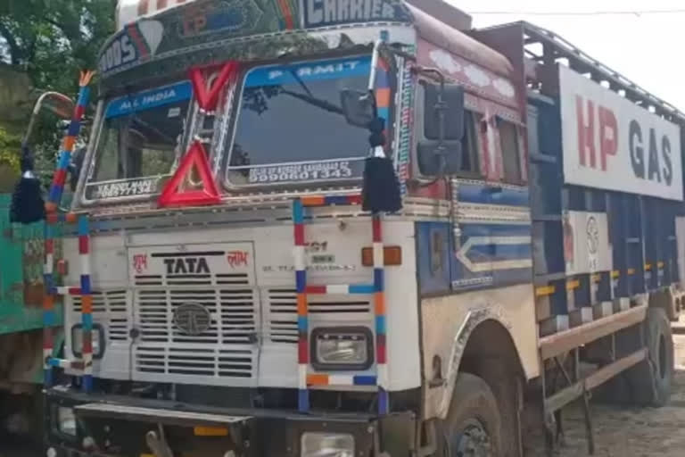 गैस कंपनी के ट्रक ने बाइक सवारों को रौंदा