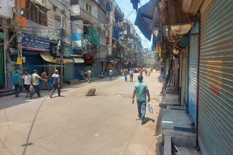 Traders of Sadar Bazar Cotton Market fixed the time of loading unloading