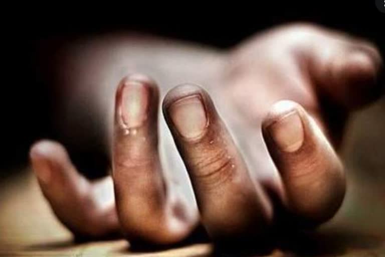 Elderly woman found dead inside trunk  Elderly woman found dead inside trunk in up  യു.പിയില്‍ വ്യദ്ധയെ മരിച്ച നിലയില്‍ കണ്ടെത്തി  ഉത്തർപ്രദേശ്  uttarpradesh  റിട്ടയര്‍ അധ്യാപികയായ വൃദ്ധ  അധ്യാപിക ഗീത പാണ്ഡെ  Teacher Geeta Pandey