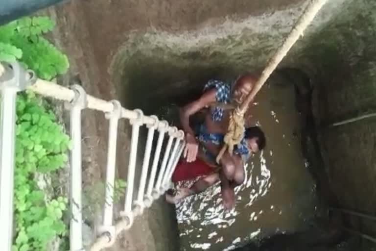 Fire man rescued the elderly man from a deep well in khordha