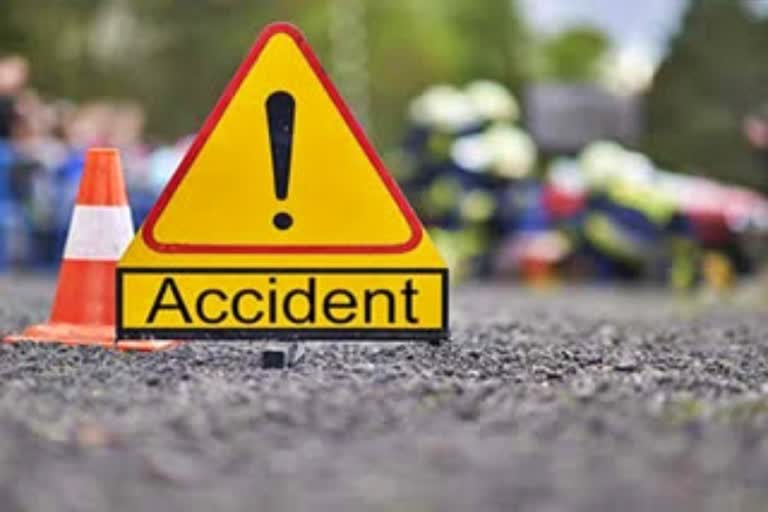 labour-woman-died-by-lorry-accident-in-vijayapura