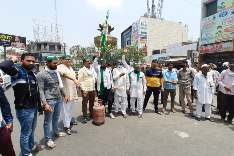 bhartiya kisan union protest against inflation in muzaffarnagar