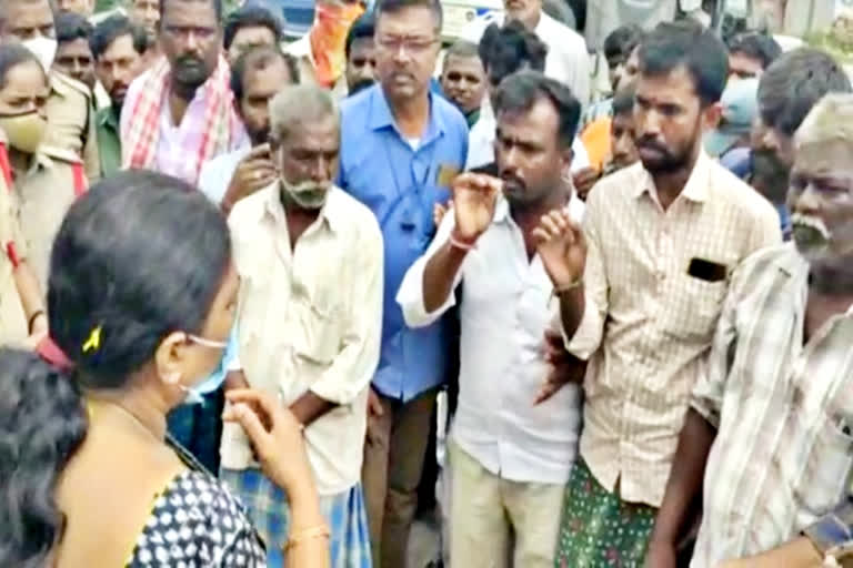 Workers block MLA Sridevi's vehicle