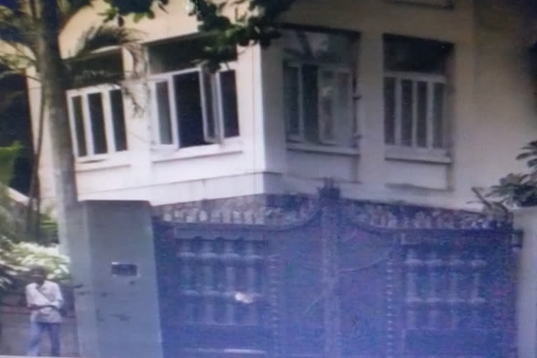 bollywood actor dilip kumar bungalow gate was built in indore