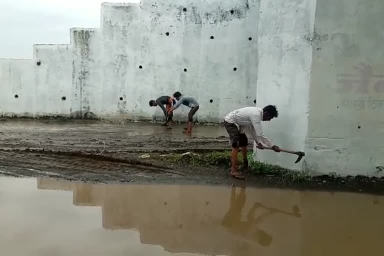 railway official removed water from the pool