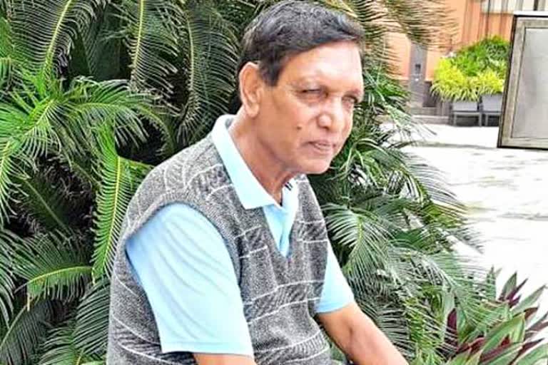 Former Maharashtra player Ramesh Borde  Ramesh Borde  पूर्व आलराउंडर रमेश बोर्डे  रमेश बोर्डे का हार्ट अटैक से निधन  रमेश बोर्डे का निधन  महाराष्ट्र क्रिकेट संघ  क्यूरेटर  curator  Maharashtra Cricket Association