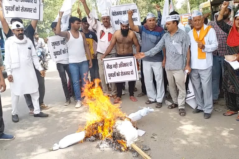 aam-aadmi-party-workers-protest-against-the-increased-inflation-in-sirsa