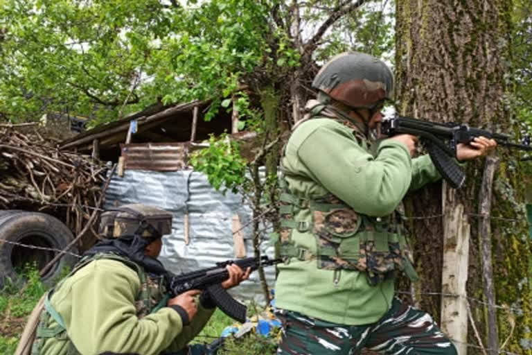 Encounter continues in Kulgam  Gunfire  Redwani area of south Kashmir district  Redwani village of Kulgam district  third encounter in past 24 hours  encounter is underway between security forces and militants in the Redwani area  കുല്‍ഗാം  വെടിവെപ്പ്  ഭീകരാക്രമണം  സുരക്ഷാ സേന  തെക്കന്‍ കശ്മീര്‍  ഭീകരാക്രമണം