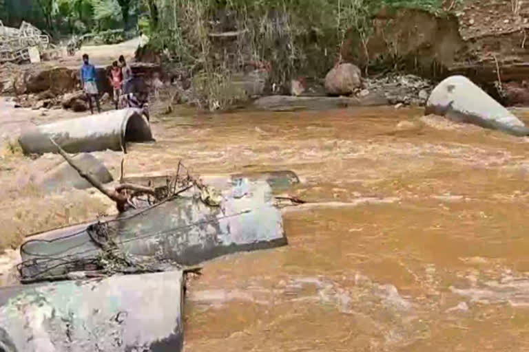 Naganadi Kattaru river ground bridge was washed away by the flood waters  Naganadi Kattaru river ground bridge was washed away  heavy rain  கன மழை  வெள்ளத்தால் அடித்துச் சென்ற தரைப்பாலம்  வெள்ளத்தால் அடித்துச் சென்ற அமிர்தி நாகநதி ஆற்றின் தரைப்பாலம்  அமிர்தி நாகநதி ஆறு  வேலூர் செய்திகள்  vellore news  vellore latest news