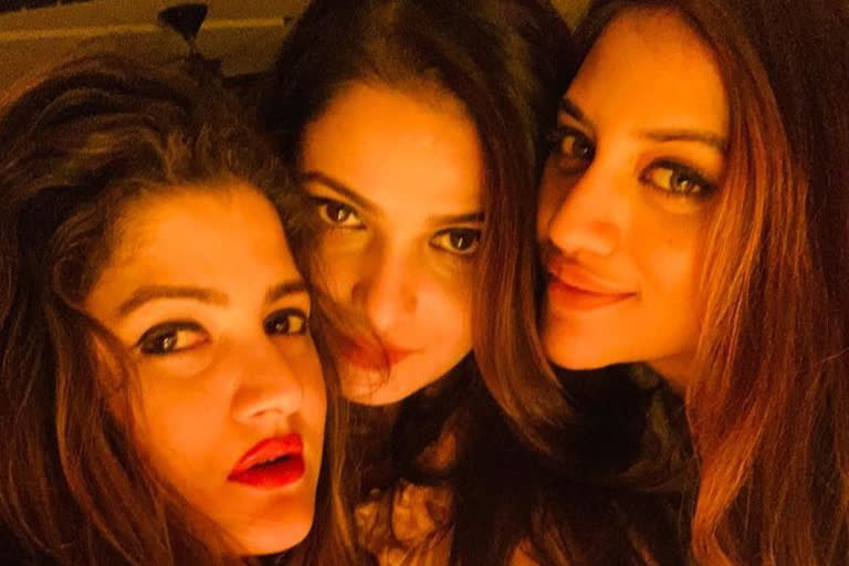 tanushree chakraborty shares picture with Srabanti Chatterjee and nusrat jahan