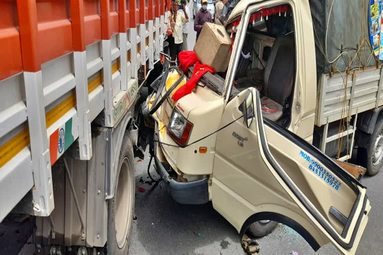 Accident Between TATA Ace and Cantor