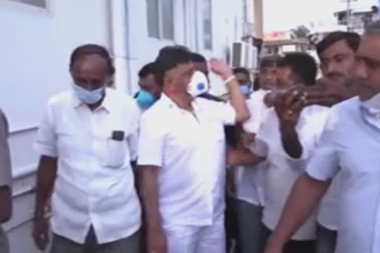 KPCC chief DK Shivakumar slaps party worker