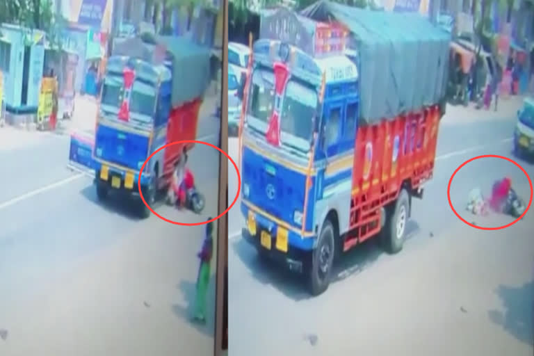 Horrible Accident: ਟਰੱਕ ਦੀ ਚਪੇਟ ਚ ਆਈ ਸਕੂਟੀ, 2 ਸਾਲਾਂ ਮਾਸੂਮ ਦੀ ਮੌਤ