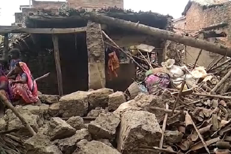 Youth dies due to wall collapse in Nawada