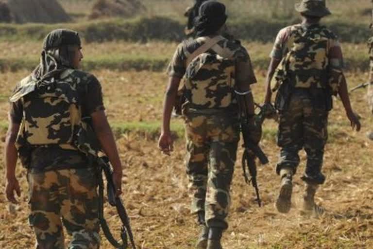 2 Odisha cops injured in gun-battle with Maoists: DGP  ഒഡിഷ ഡി.ജി.പി  മാവോയിസ്റ്റുകളുമായുള്ള ഏറ്റുമുട്ടലില്‍ പൊലീസുകാര്‍ക്ക് പരിക്ക്  Maoists DGP  Odisha cops injured in gun battle  ഒഡിഷയിലെ ബൗദ്, കാന്ധമാൽ ജില്ലകളോട് ചേർന്നുള്ള വനം  സംസ്ഥാന ഡി.ജി.പി അഭയ്  ബൗദ്-കാന്ധമാൽ ജില്ലകളുടെ അതിർത്തി  സി‌.പി‌.ഐ (മാവോയിസ്റ്റ്)  Odisha Police's elite Special Operation Group  gun-battle with Maoists in forests bordering Boudh and Kandhamal districts  Director General of Police Abhay  The gun-battle broke out in Uma forest along the Boudh-Kandhamal district border