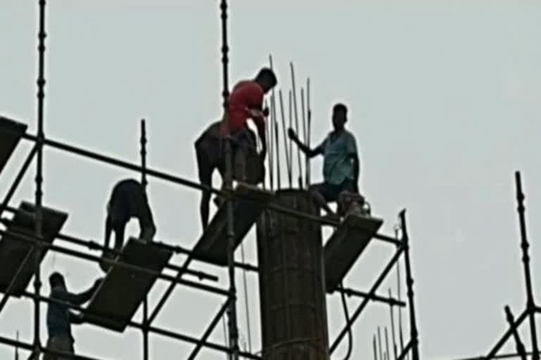 labours-are-working-without-safety-in-dhanbad