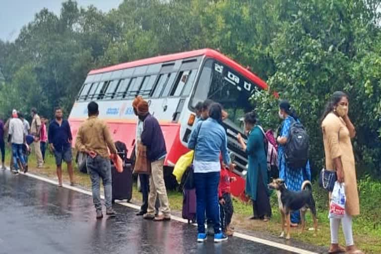 KSRTC Bus overturns in Chikmagalur