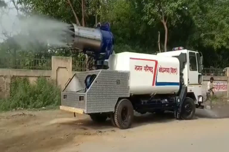 water-spraying vehicle