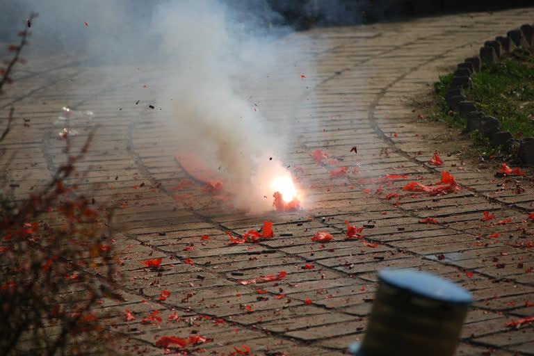 Argentina fans victory celebration  Argentina victory celebration  firecracker explodes during Argentina fans victory celebration  Argentina fans victory celebration malappuram  മലപ്പുറത്ത് അര്‍ജന്‍റീനയുടെ വിജയാഹ്ലാദം  മലപ്പുറത്ത് അര്‍ജന്‍റീനയുടെ വിജയാഹ്ലാദത്തിനിടെ പടക്കം പൊട്ടി  അര്‍ജന്‍റീനയുടെ വിജയാഹ്ലാദത്തിനിടെ പടക്കം പൊട്ടി  കോപ്പ അമേരിക്ക ഫൈനല്‍