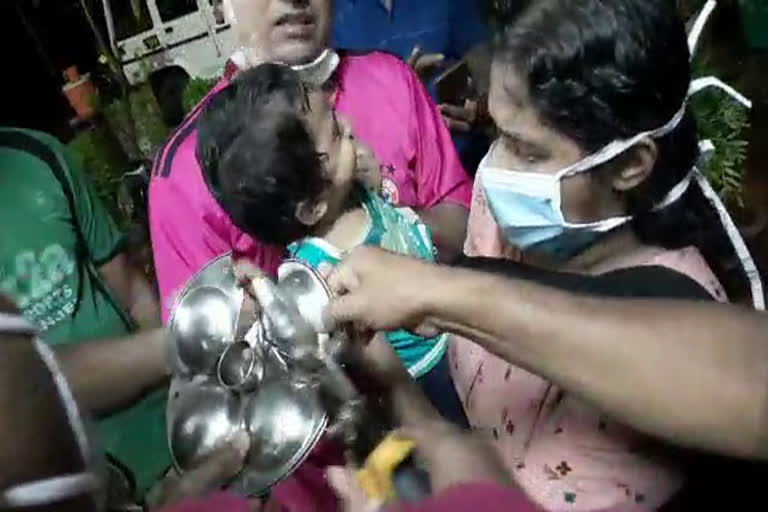 fire force rescue one year old boy  manjeri fire force news  ഫയർഫോഴ്‌സ്  മഞ്ചേരി ഫയർ ഫോഴ്‌സ് വാർത്തകള്‍