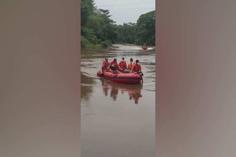 അച്ചൻകോവില്‍ കാണാതായി വാര്‍ത്ത  അച്ചന്‍കോവില്‍ ഒഴുക്ക് വാര്‍ത്ത  അച്ചന്‍കോവിലാറ്റ് ഒഴുക്ക് വാര്‍ത്ത  പന്തളം സ്വദേശി കാണാതായി വാര്‍ത്ത  അച്ചന്‍കോവില്‍ വാര്‍ത്ത  man goes missing latest news  man goes missing achankovil news  man missing achankovil news  achankovil river man missing news