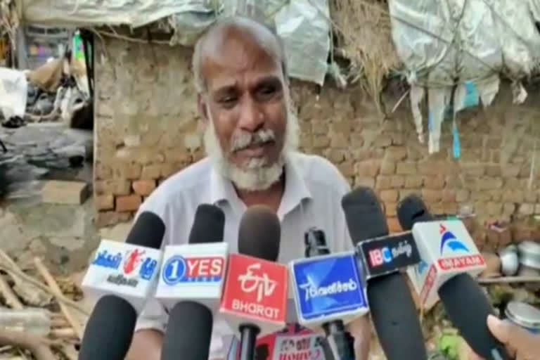 cruelty perpetrated by the alternative community  thiruvallur news  thiruvallur latest news  brutally perpetrated by the alternative community  community based issue  thiruvallur community based issue  மனுவில்  திருவள்ளூர் செய்திகள்  குடிசையில் வசிக்கும் பட்டியலின குடும்பத்தினரை துன்புருத்திய மாற்று சமூகத்தினர்  மாற்று சமூகத்தினர்  நேர்ந்த கொடுமை  சாதி பிரச்ணை  கண்ணீருடன் பேச்சி