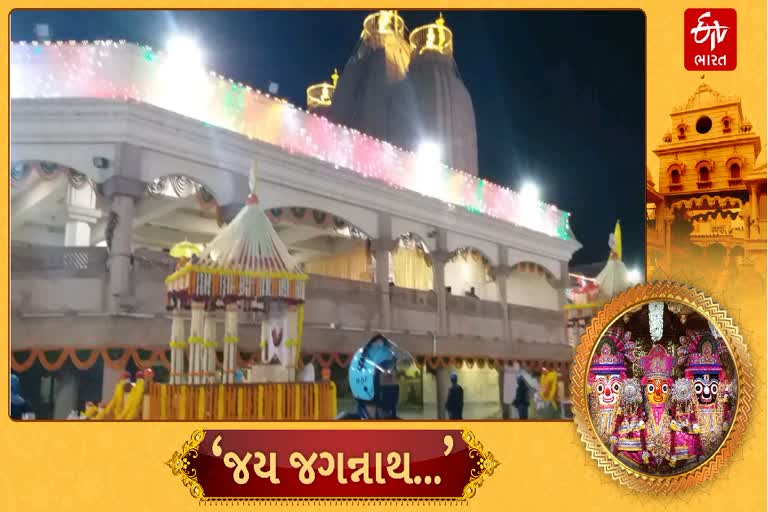 144મી રથયાત્રા પ્રસ્થાનઃ મુખ્યપ્રધાન રૂપાણીએ કરી પહિન્દ વિધિ