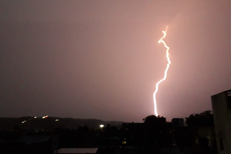 Does Your Mobile Phone Attract Lightning