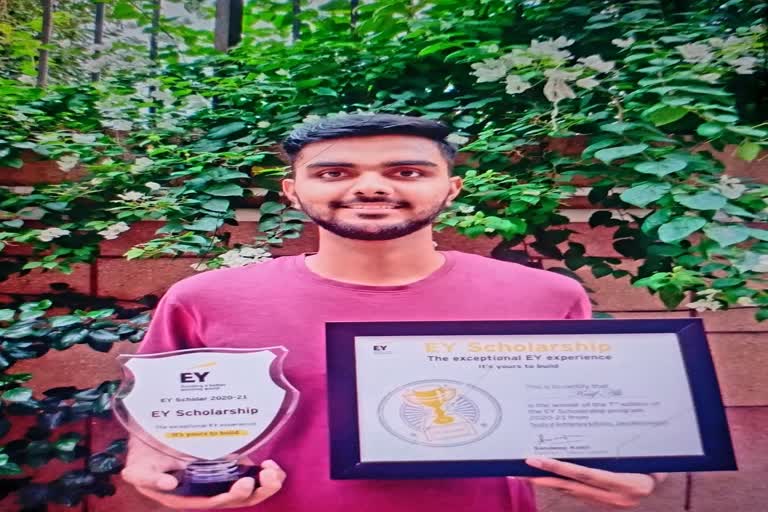 Jamia student kaif ali got the honor of EY Scholarship 2021