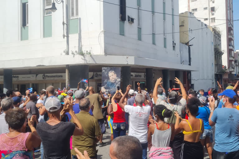 cuban-people-protest-for-food-crisis-and-high-price-of-daily-needs-police-patrol-in-large-numbers-in-havana