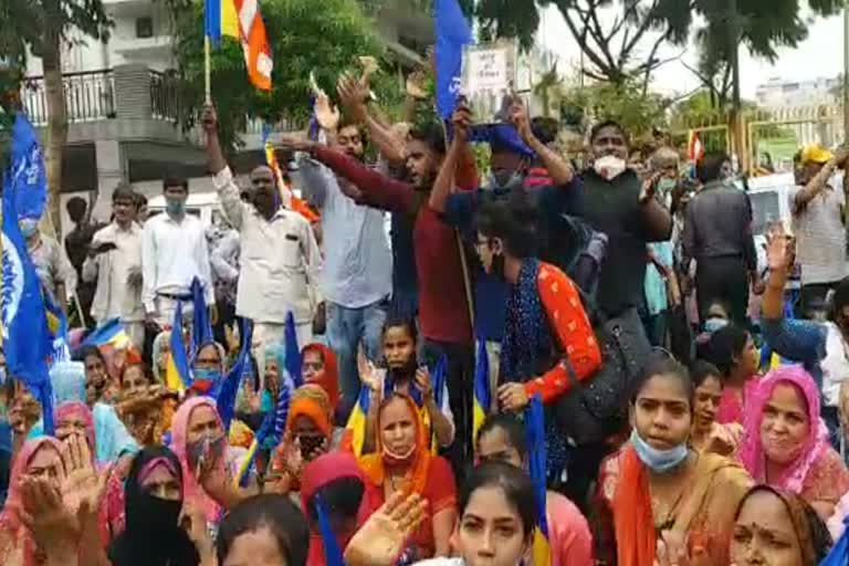 people protesting outside Hindi Bhawan