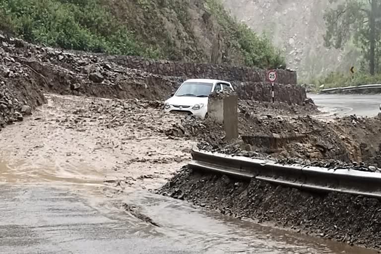 Champawat Car stuck in debris