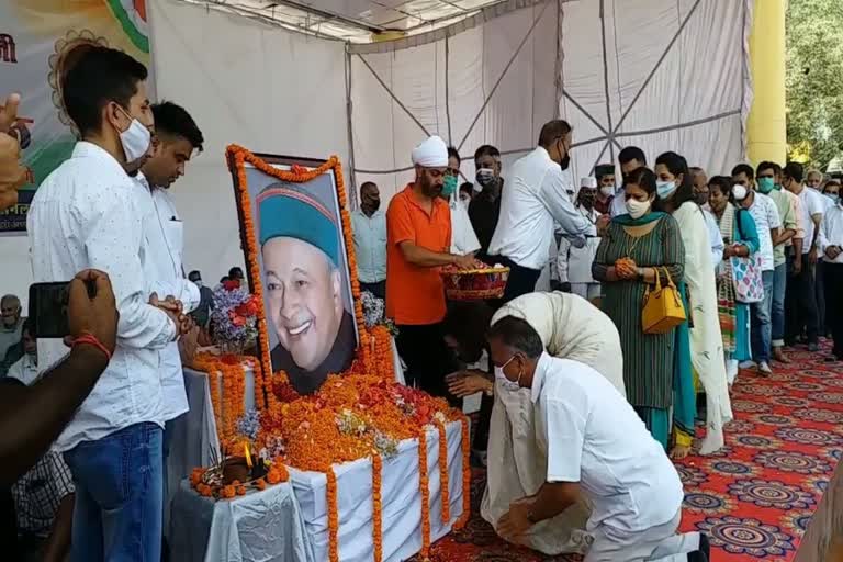 congress-pay-tribute-to-virbhadra-singh