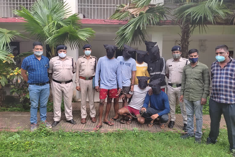 Seven criminals arrested for planning robbery in durg many weapons recovered