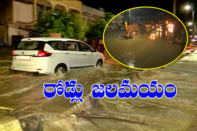 RAINS: తడిసి ముద్దయిన నీలగిరి పట్టణం