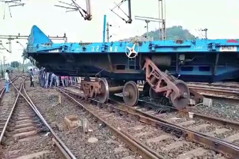 three-bogies-of-goods-train-derailed-in-jamshedpur