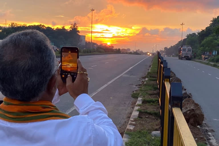 controversy-over-a-sun-set-photo-clicked-by-dilip-ghosh