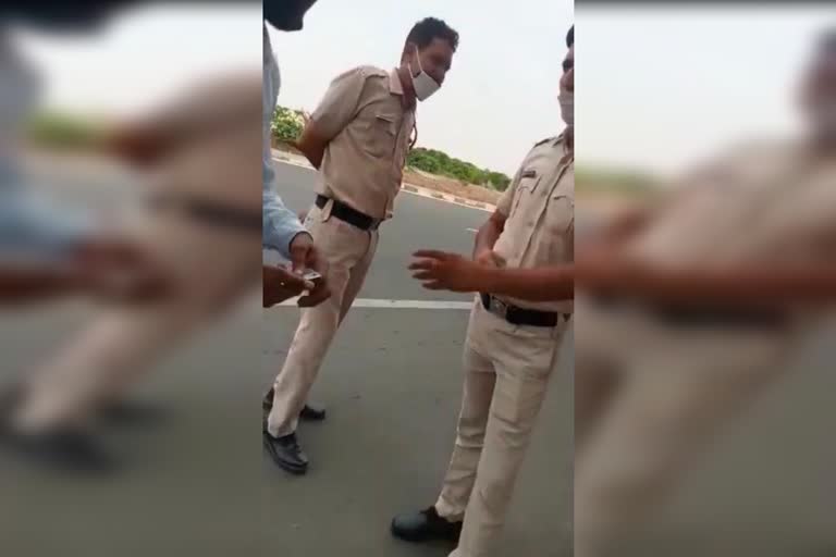 policeman taking bribe sirsa