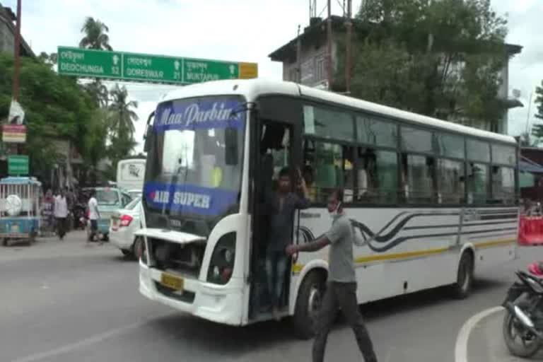 যাত্ৰীবাহী বাছৰ সৈতে জড়িত হাজাৰ হাজাৰ পৰিয়ালৰ হাহাকাৰ পৰিস্থিতি