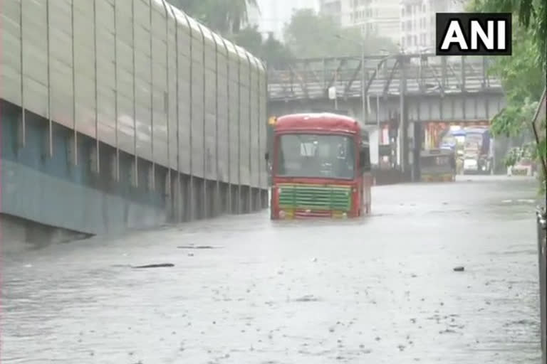 മുംബൈ മഴ വാര്‍ത്ത  മുംബൈ കനത്ത മഴ  മുംബൈ വെള്ളക്കെട്ട് വാര്‍ത്ത  വെള്ളക്കെട്ട് മുംബൈ വാര്‍ത്ത  മുംബൈ മഴ പുതിയ വാര്‍ത്ത  mumbai rain latest update  mumbai water logging news  mumbai rain  heavy rain mumbai news