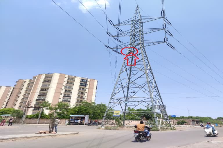 laborer climbs on electric pole,  tower of high tension linea